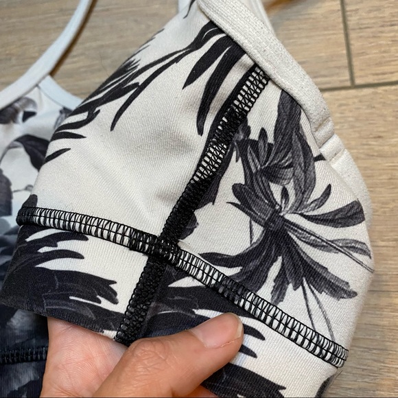 LULULEMON black and white floral Flow Y bra IV 6 - Picture 7 of 11